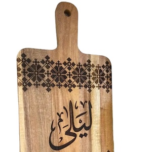 Art mural islamique moderne en bois nom arabe calligraphie faite à la main décor de salon motif floral Tatreez Plaque musulmane Diwali - Product Image 1