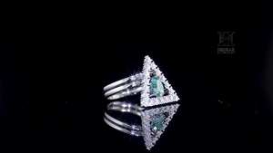 แหวนเพชรทรงหัวใจหรูหรา แหวนแต่งงานทองคำขาว 14K ประดับเพชรแล็บเกรดพรีเมียม แหวนครบรอบแต่งงานระยิบระยับ ผลิตจากเพชรแล็บ - Product Image 4