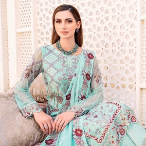 Robes Panjabi en mousseline de soie 3 pièces pour femmes Designers pakistanais Ramsha Vol 23 Costumes de mariée avec broderie pour les fêtes et les mariages - Product Image 3