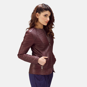 Veste en cuir patchwork rouge et noir tendance pour femme, style streetwear, avec lettres, coupe courte sexy - Product Image 2
