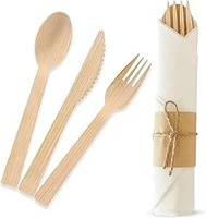 Ensemble de couverts jetables écologiques et biodégradables en bois de bouleau avec fourchette, cuillère, couteau et serviette pour la restauration aérienne et les repas en voyage