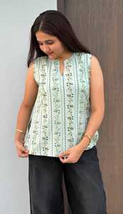 เสื้อครอปแขนกุดพิมพ์ลายดอกไม้สีเขียวมิ้นท์สำหรับผู้หญิง ทรงหลวม สไตล์ลำลอง เหมาะกับกางเกงยีนส์ ใส่ได้ทุกวันในช่วงฤดูร้อน - Product Image 2