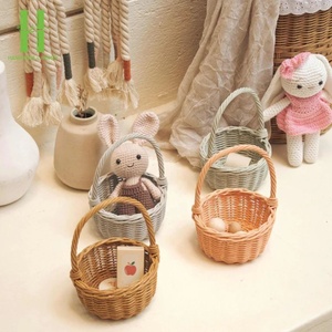 Productos calientes Adorable cesta de mimbre de Pascua cesta de conejo de ratán tejida a mano decoración de habitación de niños OEM del fabricante de Vietnam HNH - Product Image 4