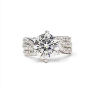 Anillo de Compromiso Moderno con Tres Hilos de Moissanita de Corte Brillante Redondo de 3.00 CT, Plata de Ley 925, Regalo para Aniversario de Bodas o Fiestas - Product Image 1