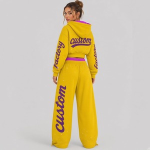 Conjunto de sudadera corta amarilla y pantalones anchos para mujer, con estampado gráfico de diamantes de imitación, ropa informal de calle, conjunto de dos piezas a juego - Product Image 3
