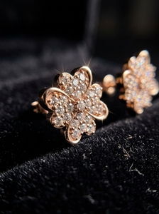 Pendientes Clásicos y Modernos con Diamantes Solitarios de 2.52 Ct, Corte Brillante Cultivado en Laboratorio, Rellenos con Oro Amarillo, Blanco y Rosa de 9K, Certificados por Aigs - Product Image 2