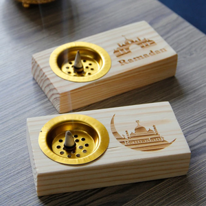 Brûleur d'encens en bois RoyalAura, fait main, en bois naturel, porte-bakhoor avec un design arabe élégant pour les intérieurs de luxe - Product Image 1