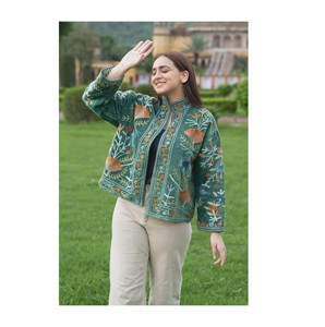 Veste matelassée en velours brodée à la main, style vintage Suzani, pour femmes, broderie florale, respirante, réversible, rembourrage en coton - Product Image 1