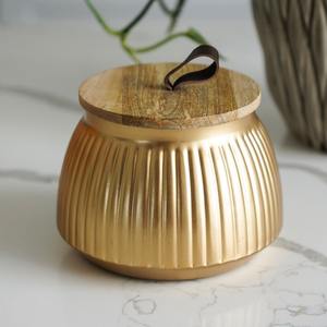 Porte-bougie en métal fini à la main pour une décoration intérieure sophistiquée, offrant une finition lisse et une éclairage élégant - Product Image 4