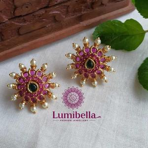 Vintage 18K Gold Plated Imitation Pearl Floral Stud Earrings - Product Image 1