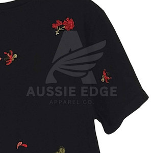 เสื้อยืดแขนสั้นปักลายดอกไม้สีดำสำหรับผู้ชาย Aussie Edge ทรงปกติ คอกลม สไตล์ลำลอง - Product Image 2
