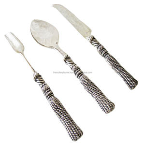 Ensemble à fromage en acier inoxydable avec poignée en laiton rustique faite à la main, plaqué nickel, ensemble à fromage décoratif en laiton - Product Image 1