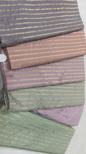 Tissu Modal Banarasi avec des rayures horizontales tissées en Zari doré et un tissage à motifs - Product Image 3