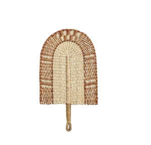 Abanico de hierba marina tejido marrón, hecho a mano, ecológico, con diseño geométrico étnico, abanico refrescante para fiestas de verano, bodas en la playa, decoración. - Product Image 1