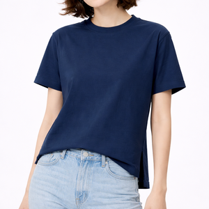 T-shirt décontracté pour femme à col rond et manches courtes en jersey de coton écologique respirant, coupe décontractée avec fentes latérales et ourlet asymétrique - Product Image 2