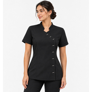 Ensemble uniforme de tunique d'esthéticienne personnalisé avec logo pour femme, col montant, haut à manches courtes, pantalon ajusté, tenue de travail tricotée pour spa et salon - Product Image 3