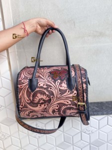 Bolso de Hombro de Cuero Tallado a Mano de Diseño 2026, Bolso de Mano de Lujo Estilo Gitano, Hecho a Mano, Elegante, para Mujer - Product Image 1