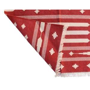 Tapis en coton Dhurrie fabriqué à la main avec une texture classique à tissage plat, parfait pour les zones à fort trafic à la maison - Product Image 3