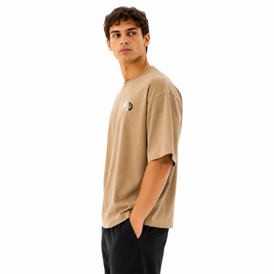 T-shirt oversize stylé pour homme, en tissu doux et résistant, coupe ample et toucher confortable, idéal pour le streetwear et les sports. - Product Image 4