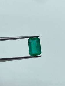 พลอยมรกตธรรมชาติสีเขียวทรงบาแกตต์ความใสสูง รูปทรงสี่เหลี่ยมผืนผ้า ขนาด 5x8 มม. น้ำหนัก 1.09 กะรัต สำหรับทำเครื่องประดับ - Product Image 2