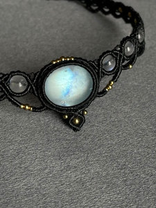 Collier ras du cou en macramé fait main avec pierre de lune, perles en laiton tissées, style bohème, bijoux en cristal, vente en gros, fournisseur - Product Image 2