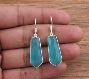 Pendientes de Plata de Ley Hechos a Mano con Calcedonia Azul Agua en Forma de Lágrima, Gema Facetada de Color Verde Esmeralda, Regalo de Boda de Lujo, Listos para Enviar - Product Image 4