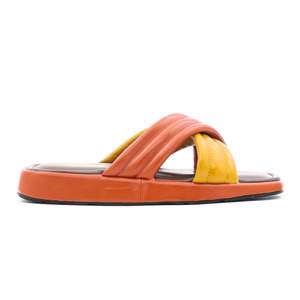 Pantoufles de sport formelles moutarde FR7875 confortables et élégantes pour un usage quotidien - Product Image 3