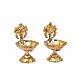 Lampe à huile décorative en laiton faite à la main pour la Puja, idéale pour la maison, le temple, les festivals, cadeau de retour, fabricant et fournisseur OEM en gros - Product Image 1