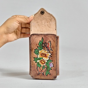 Étui de téléphone en cuir de vache véritable fait main de qualité supérieure, best-seller, style western, personnalisé avec des motifs floraux en relief - Product Image 2