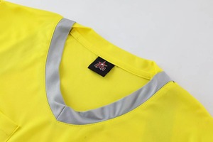 เสื้อยืดกีฬาผู้ชายสีเหลือง คอวี ผ้าโพลีเอสเตอร์ ระบายอากาศได้ดี น้ำหนักเบา แห้งเร็ว เหมาะสำหรับออกกำลังกาย - Product Image 6