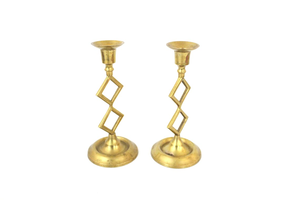 Élégante paire de chandeliers vintage en laiton massif, supports de bougies géométriques modernistes, bougeoirs décoratifs pour bougies coniques - Product Image 2