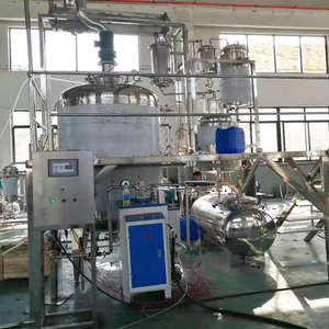Distillateur électrique à vapeur sous vide de 50 litres pour l'extraction des huiles essentielles d'herbes comme la lavande, la citronnelle et le romarin - Product Image 4