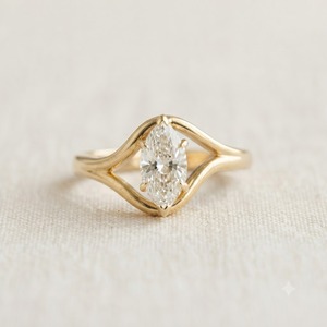 Bague de fiançailles solitaire en or massif 14 carats avec diamant de laboratoire marquise asymétrique inclinée 11x5,5 mm, couleur E, 1,25 ct, VVS2 - Product Image 1