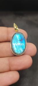 Pendentif en labradorite bleue, en laiton, fait main, collier tendance avec pierre précieuse, cadeau - Product Image 4