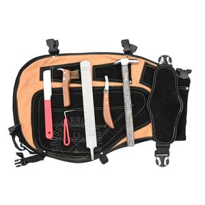 Ensemble d'outils de fermeur avec tablier en cuir, couteau à sabots, couteau à sabots courbé, double râpe, marteau de sablage, outil de ramassage et brosse métallique de nettoyage - Product Image 1