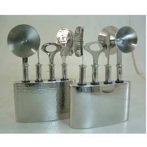 Ensemble de 7 outils de bar en argent de luxe avec base ovale, kit de barman professionnel pour cadeau, accessoires de bar modernes en acier inoxydable - Product Image 1