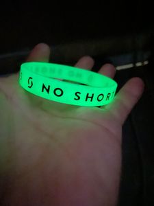 Bracelets en silicone très demandés pour les événements religieux ou les programmes communautaires, disponibles en gros depuis l'Inde - Product Image 3