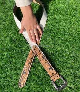 Cinturones hechos a mano de lujo Cinturón de cuero de vaca genuino de vaquero occidental con diseño de pelo Fabricante y mayorista - Product Image 2