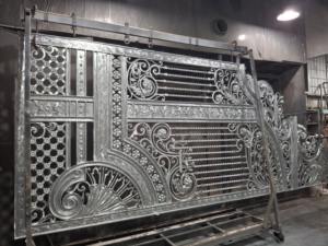 Portail en métal décoratif – Portail moderne en fer forgé sur mesure pour maisons de luxe, villas, châteaux et jardins - Product Image 4