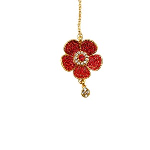 Elegante Maang Tikka con Flores de Pedrería, Piedra Central Verde y Cristal Colgante para Accesorio de Pelo de Boda - Product Image 1