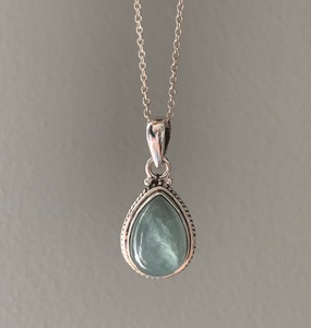 Pendentif Goutte d'Eau en Argent Sterling Plaqué Or avec Aigue-Marine, Pierre de Naissance de Mars, Bijou Fait Main en Pierre Précieuse, Cadeau pour Femmes et Hommes - Product Image 4