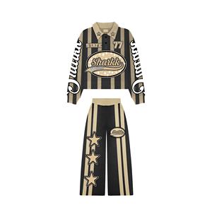 Ensemble deux pièces streetwear unisexe : T-shirt graphique et pantalon large – Style urbain moderne, décontracté, tendance pour l'été - Product Image 1