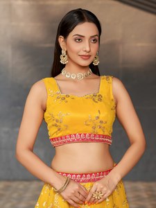 Ensemble Lehenga en Chiffon Brodé Jaune Floral Élégant Longueur Genou Sans Manches avec Blouse et Dupatta – Tenue Femme pour Mariage et Festival - Product Image 3