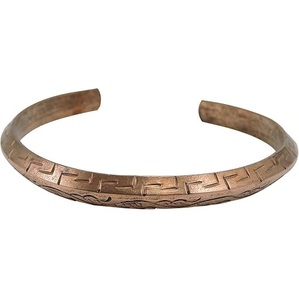Brazalete de Cobre Martillado de Fábrica, Brazalete Abierto Geométrico Moderno Personalizable en Venta - Product Image 4