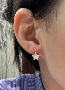 Pendientes de Plata 925 con Moissanita en Racimo y Diamantes Redondos, Joyería Fina para Compromiso, Regalo Encantador para Mujeres y Parejas - Product Image 6