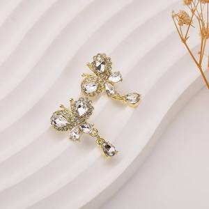 Boucles d'oreilles romantiques unisexes vintage plaquées or massif 14 carats avec diamants synthétiques de laboratoire taille brillant pour anniversaire, fête, mariage - Product Image 2