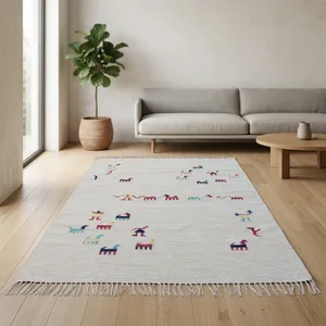 Alfombra Rectangular Tejida a Mano Estilo Kilim HILTEX, Mezcla de Lana Bohemia con Estampado Animal y Flecos para Sala de Estar - Product Image 1
