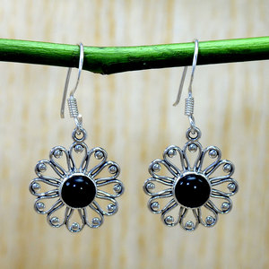 Prêt à expédier – Boucles d'oreilles pendantes florales en argent sterling 925 avec cabochon rond en onyx noir naturel – En stock – Faible MOQ – Commande d'échantillon - Product Image 2