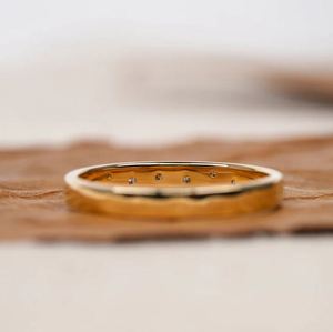Anillo de Boda con Moissanita de Corte Redondo, Plata de Ley 925 Chapada en Oro, Estilo Minimalista y Apilable - Product Image 3