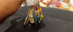 เครื่องประดับแฟชั่นสไตล์โมเดิร์นสำหรับผู้หญิง สร้อยข้อมือทองเหลืองแบบปรับได้ งานแฮนด์เมด ดีไซน์คลาสสิก - Product Image 6